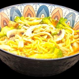 LO MEIN NOODLE SOUP